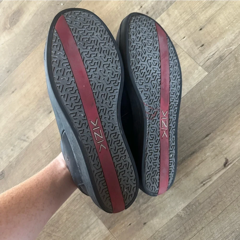 Kizik New York Leather Laceless Hands Free Slip on Leather Sneaker